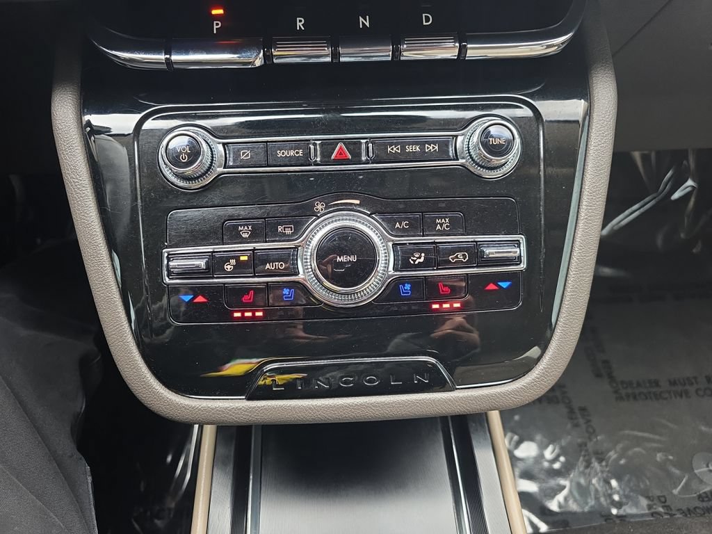 Used 2022 Lincoln Corsair AWD w/ Equipment Group 101A image 19