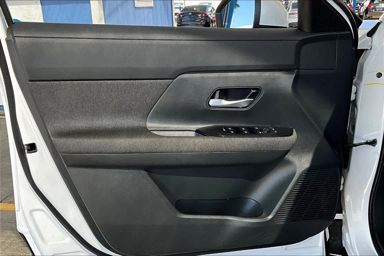 Used 2025 Nissan Kicks SV AWD/4WD image 42
