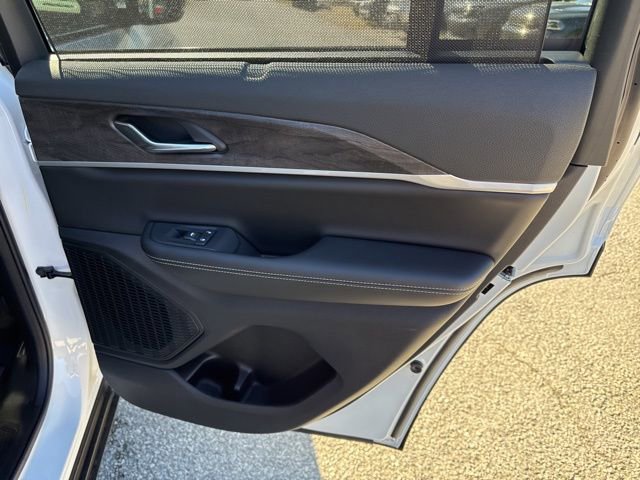 New 2025 Jeep Grand Cherokee Limited w/ Luxury Tech Group II AWD/4WD image 24