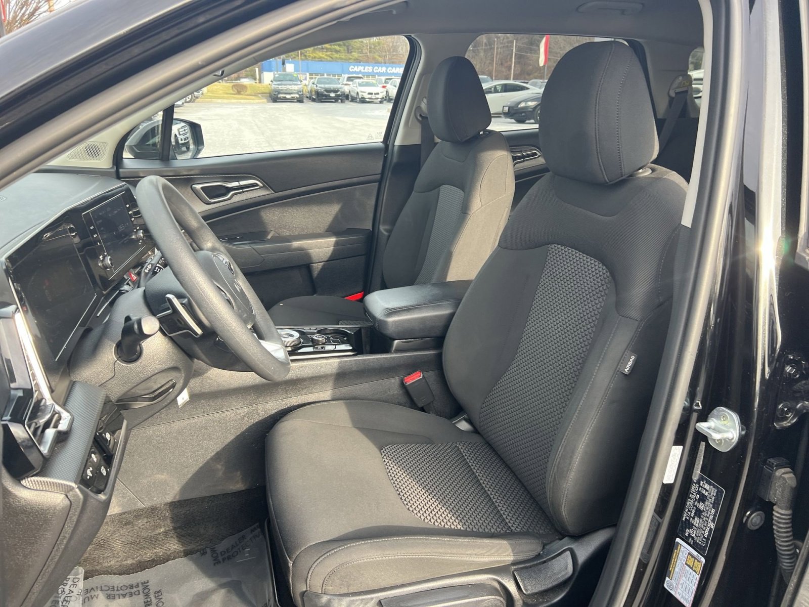 Used 2023 Kia Sportage LX image 13