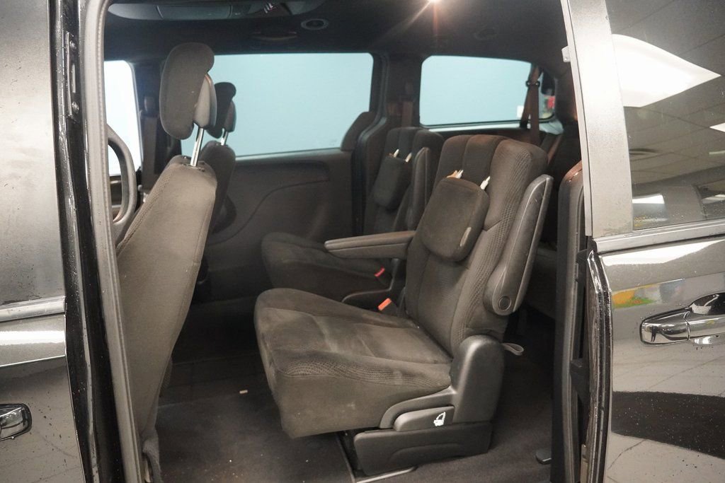 Used 2017 Dodge Grand Caravan SE image 18