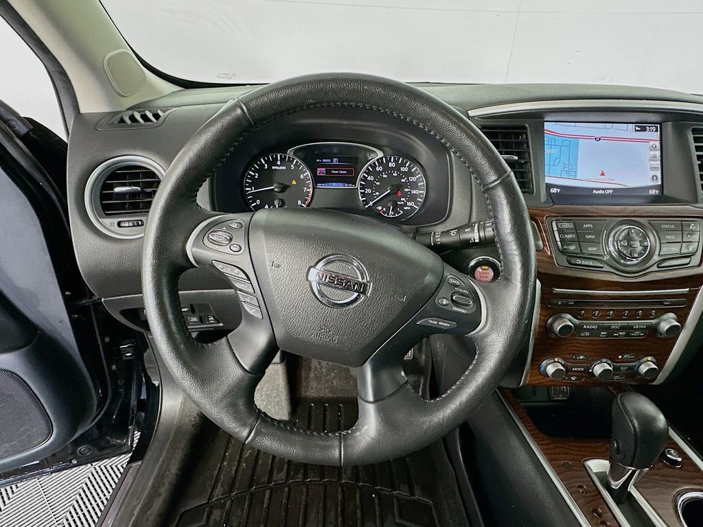 Used 2019 Nissan Pathfinder Platinum image 11