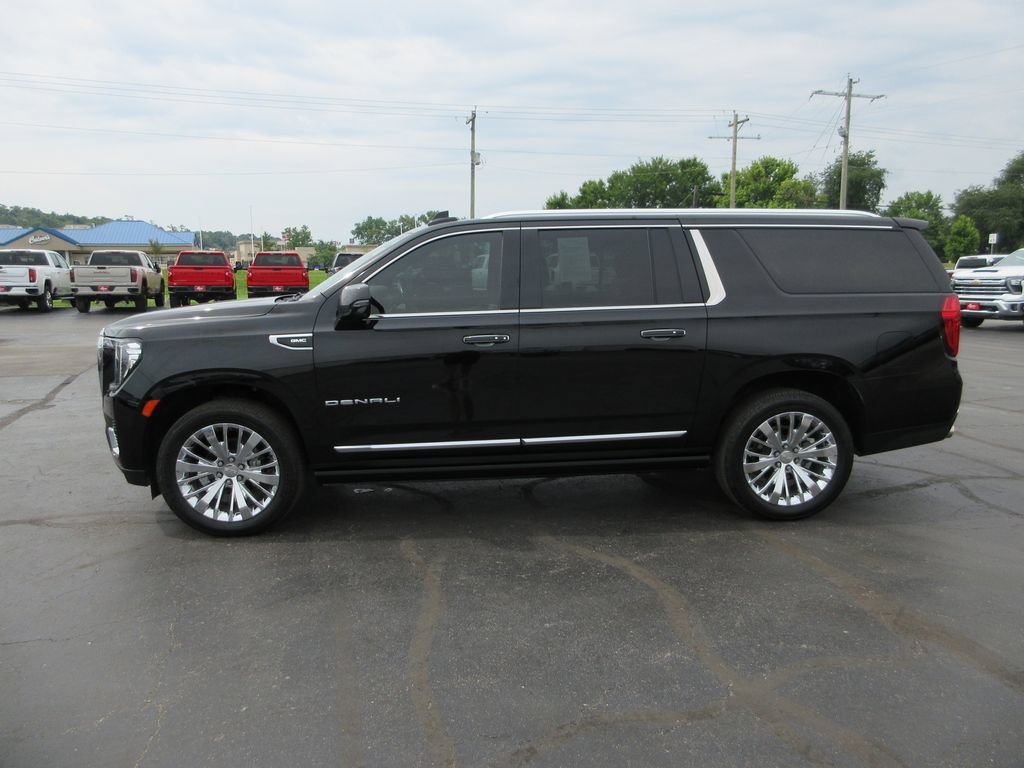 Certified 2021 GMC Yukon XL Denali w/ Denali Premium Package AWD/4WD image 11