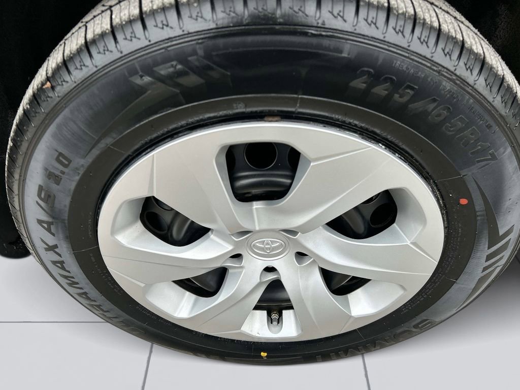 Used 2024 Toyota RAV4 LE image 9