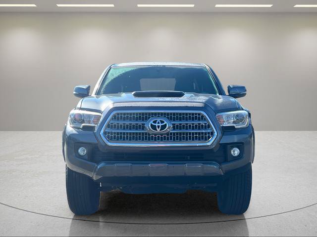 Used 2017 Toyota Tacoma TRD Sport w/ Tow Package (A/T) AWD/4WD image 2