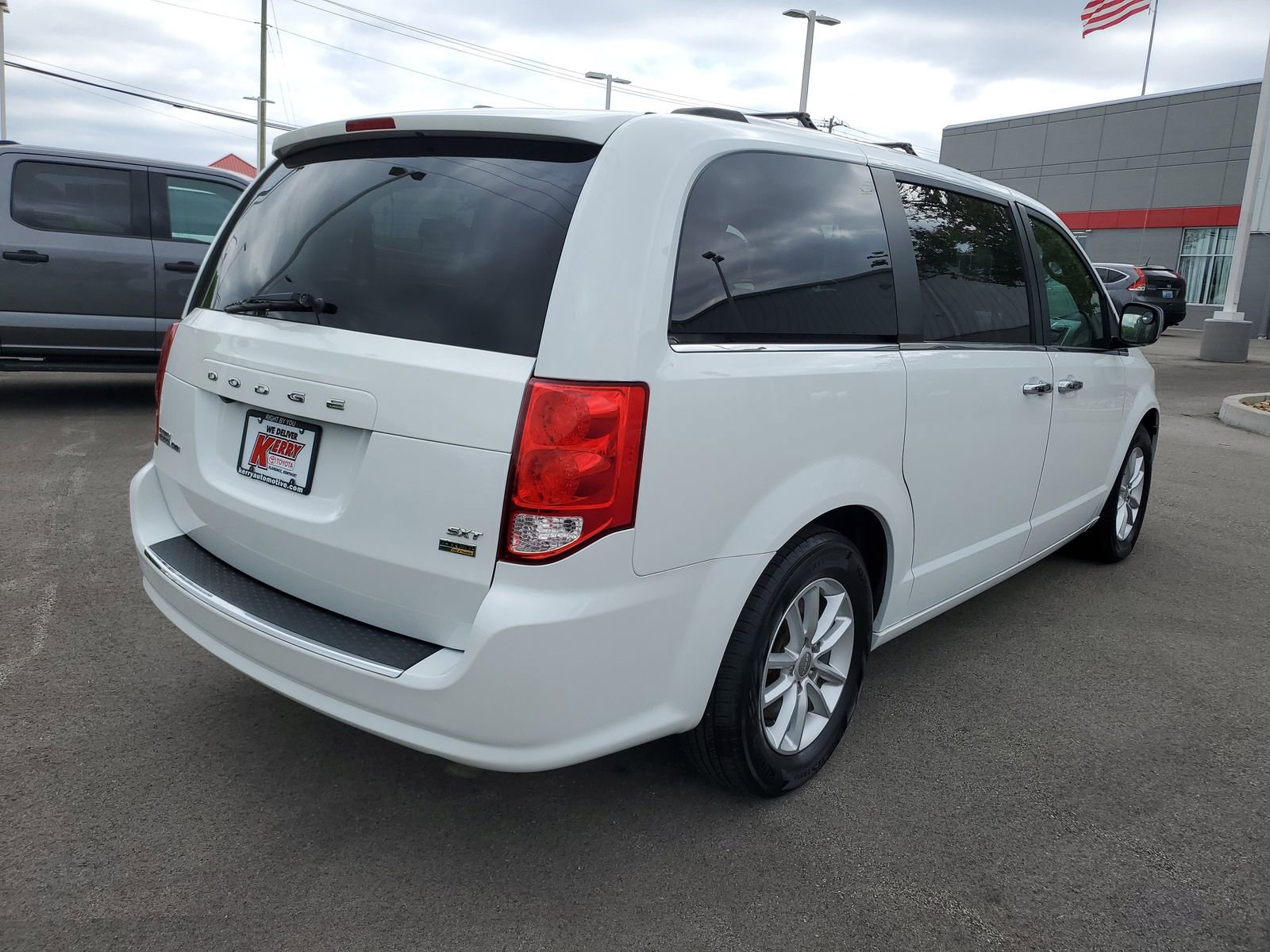 Used 2019 Dodge Grand Caravan SXT image 4