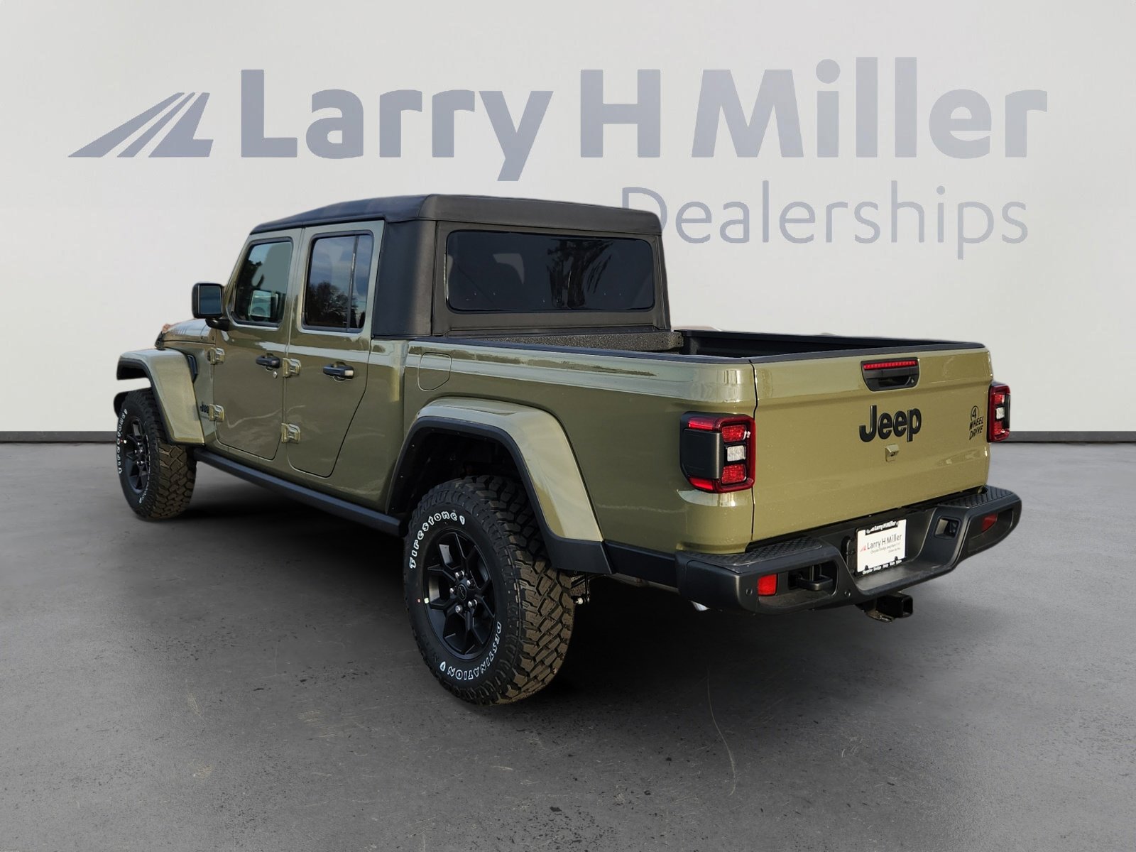 New 2025 Jeep Gladiator Willys AWD/4WD image 4