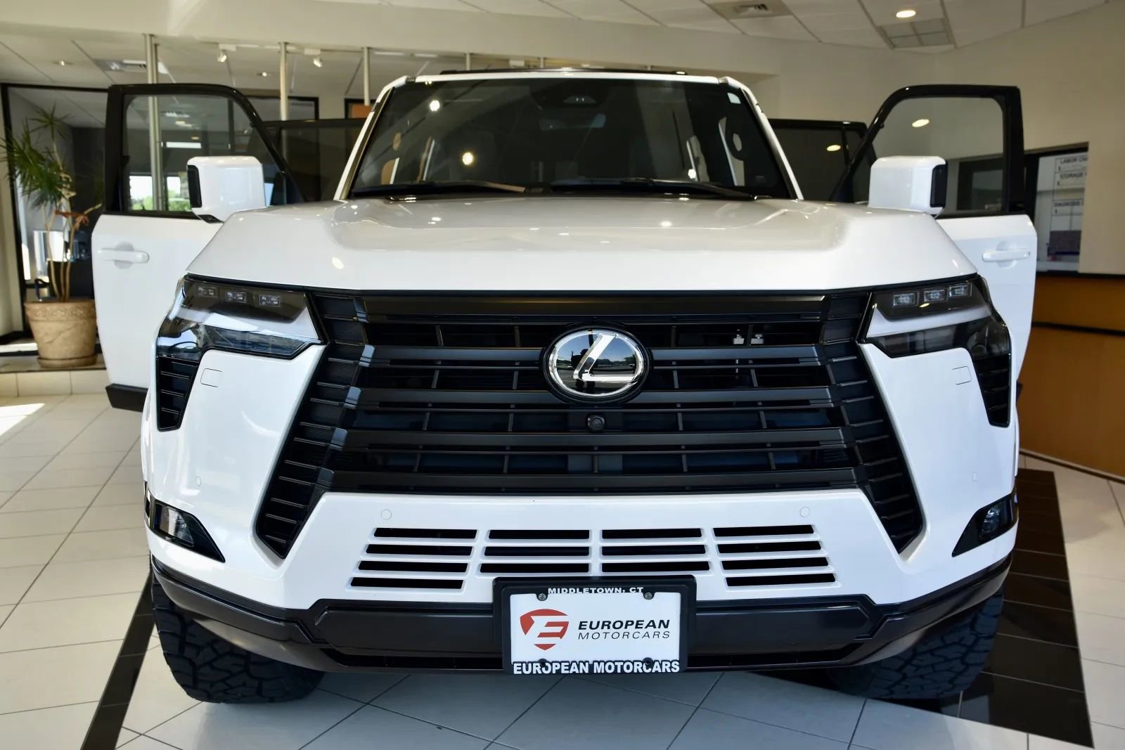 Used 2024 Lexus GX 550 w/ Accessory Package (Z1) image 2