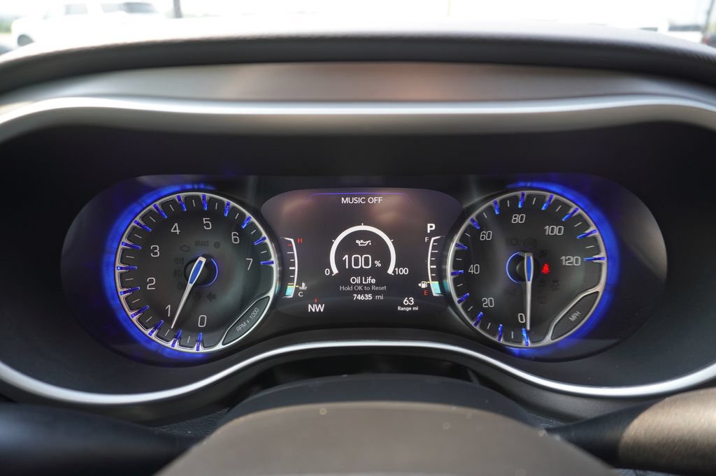 Used 2020 Chrysler Pacifica Touring-L Plus w/ Tire & Wheel Group FWD image 15