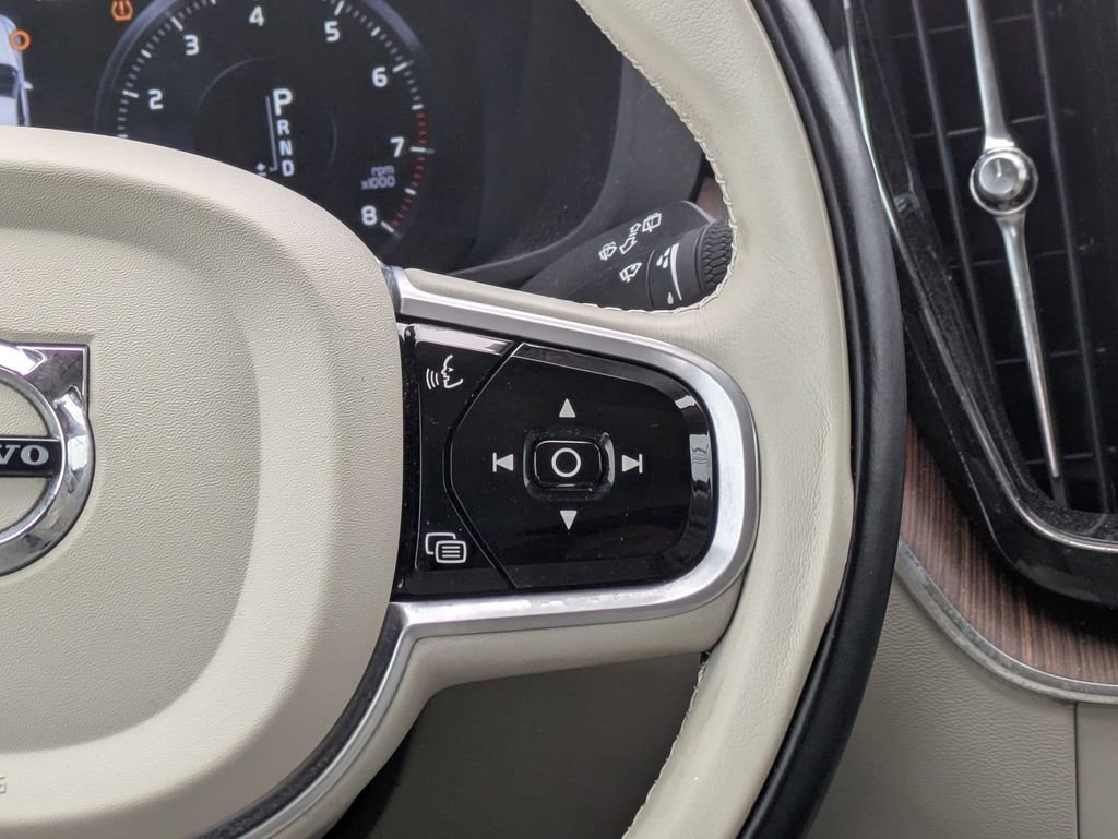 Used 2019 Volvo XC60 T5 Inscription w/ Protection Package Premier image 14