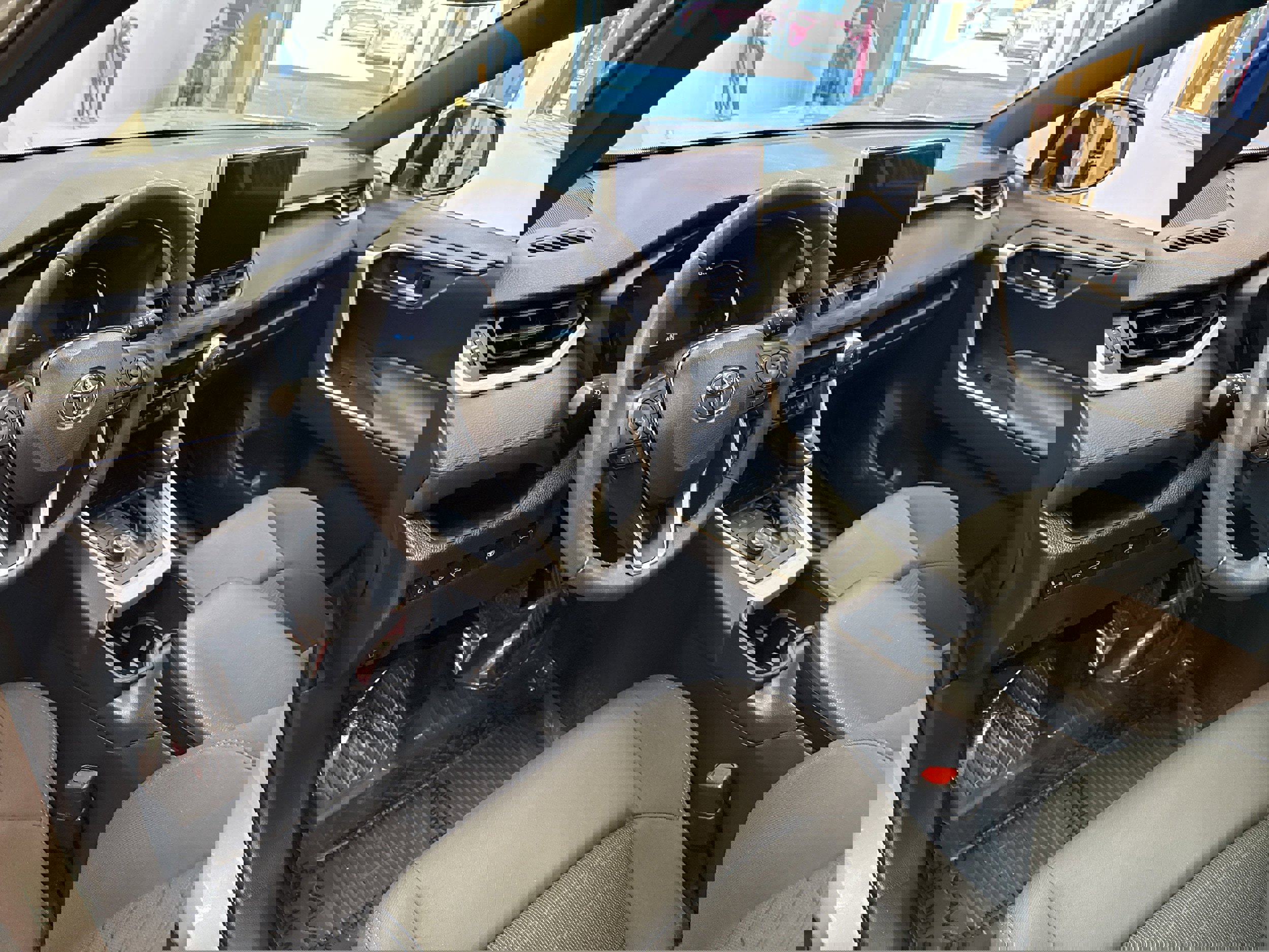 Used 2024 Toyota RAV4 SE w/ Convenience Package image 28