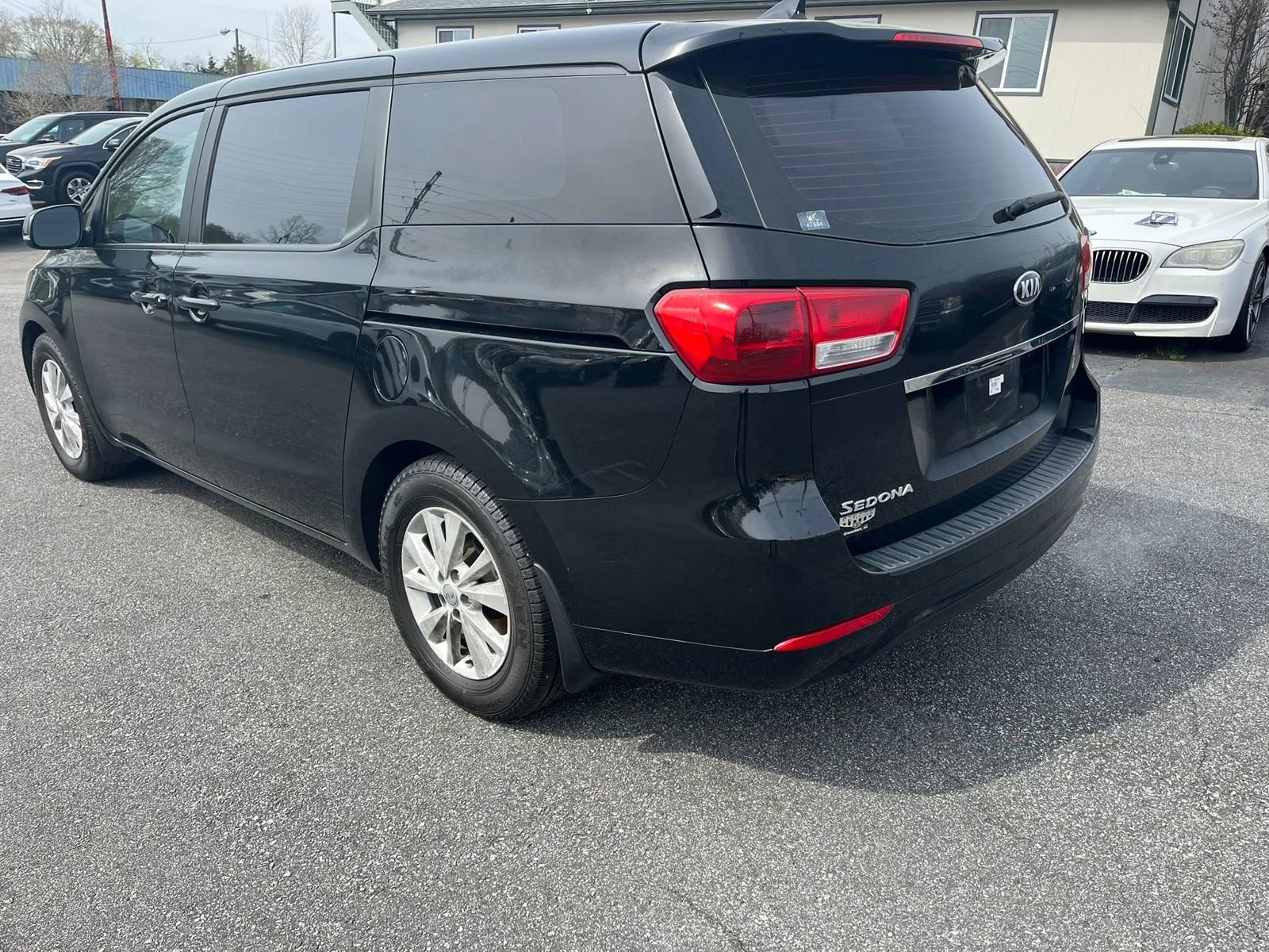 Used 2016 Kia Sedona L FWD image 4