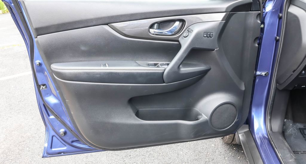 Used 2020 Nissan Rogue SV w/ Sun & Sound Touring Package AWD/4WD image 30