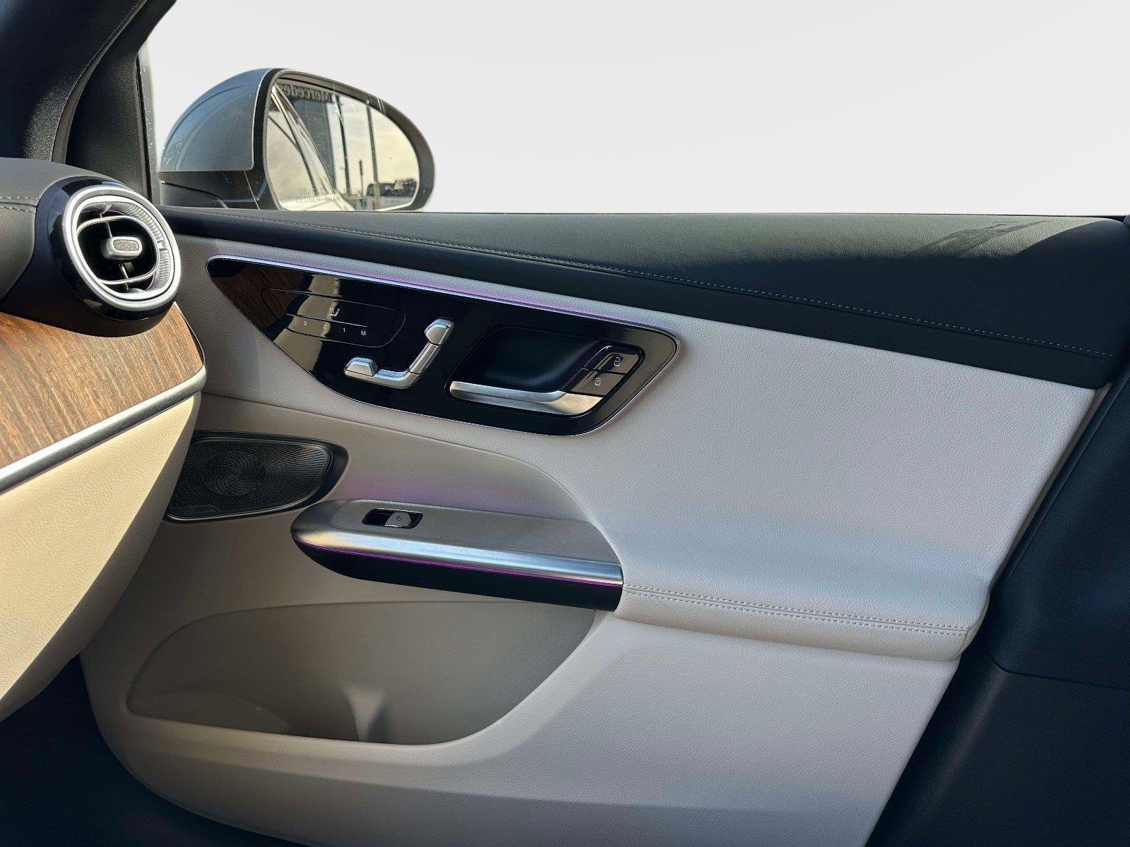 Certified 2025 Mercedes-Benz GLC 350e 4MATIC image 24