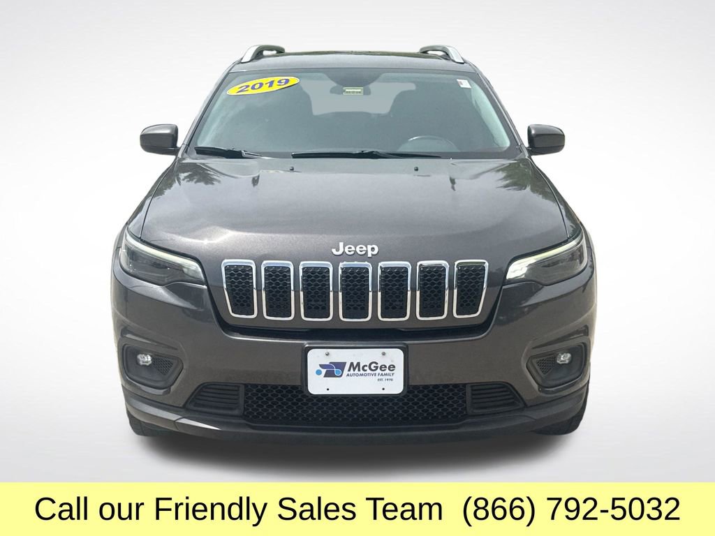 Used 2019 Jeep Cherokee Latitude Plus w/ Cold Weather Group AWD/4WD image 10