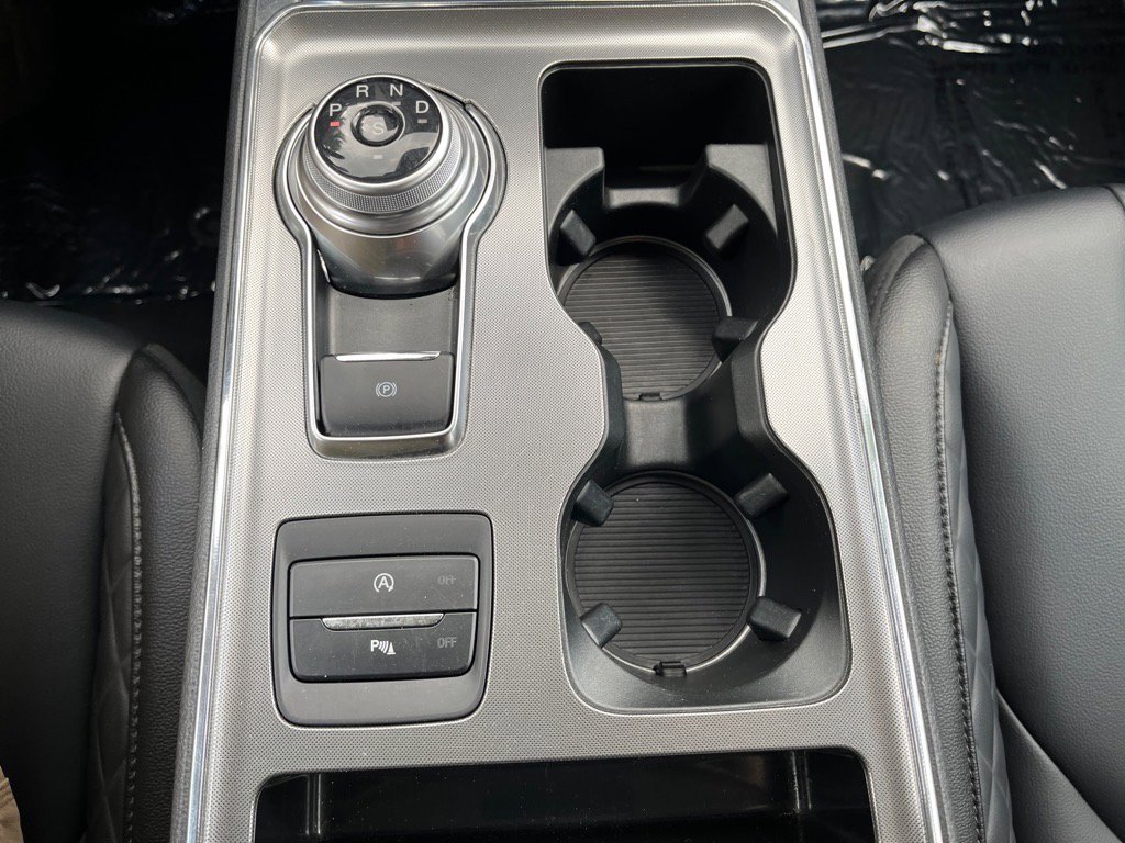 Used 2024 Ford Edge Titanium image 19