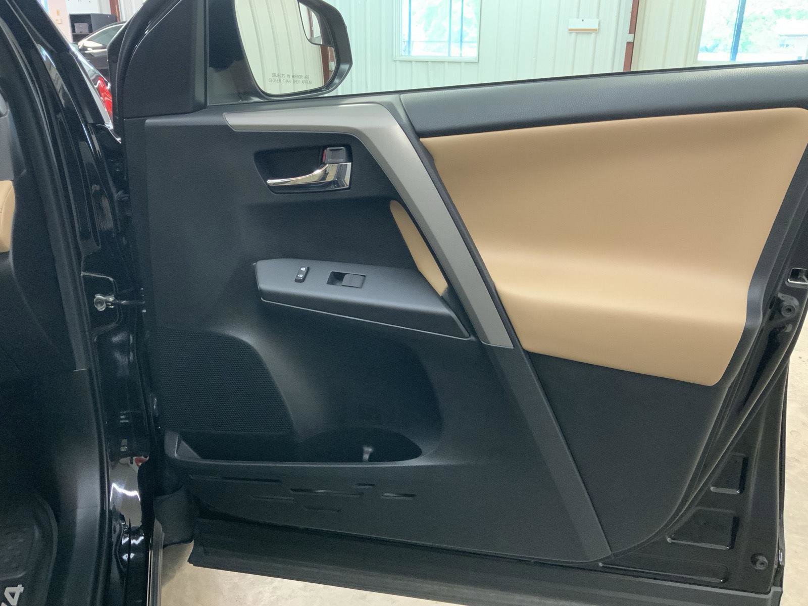 Used 2016 Toyota RAV4 XLE FWD image 23