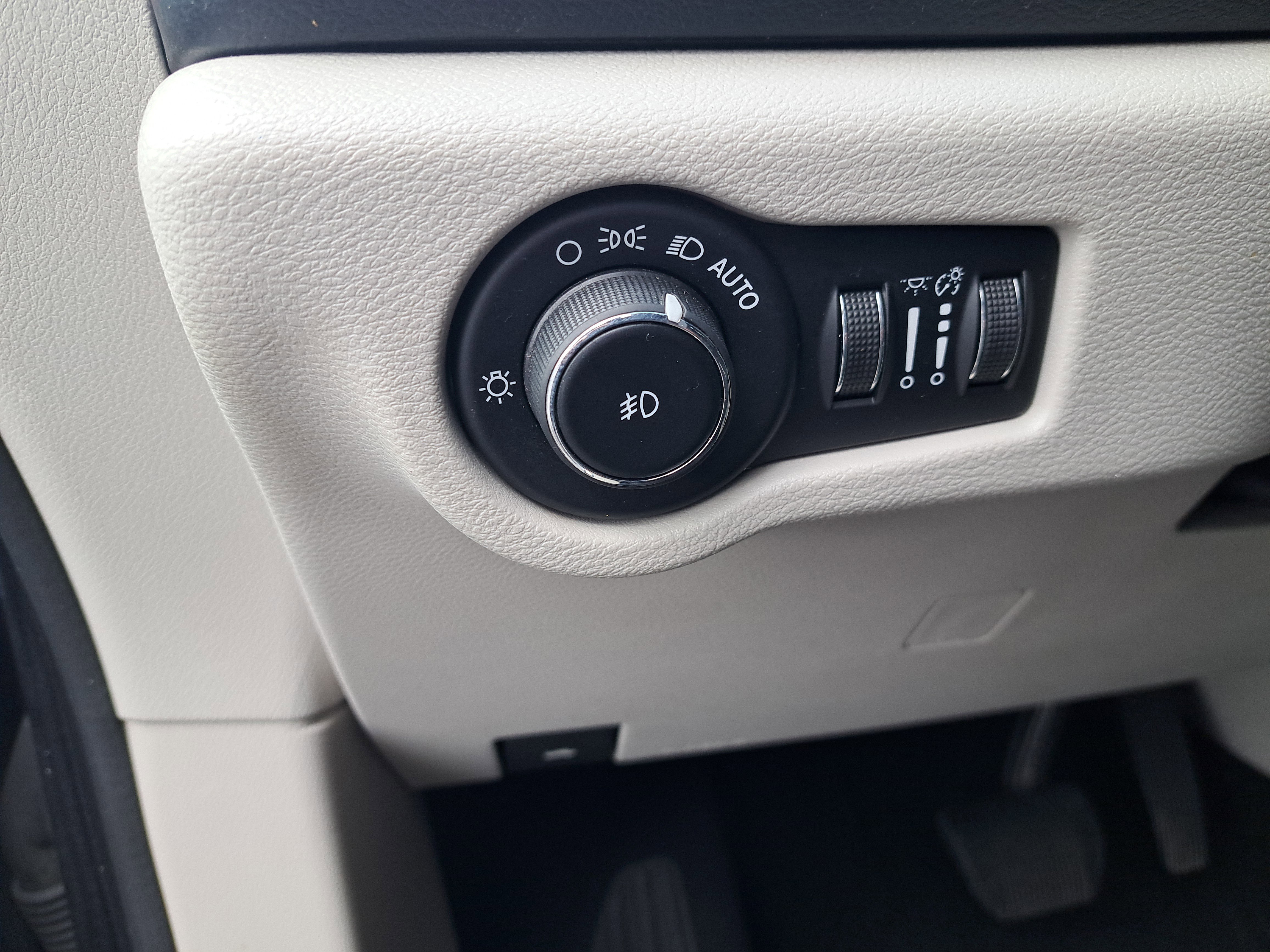 Used 2017 Chrysler Pacifica Touring Plus w/ Tire & Wheel Group image 26