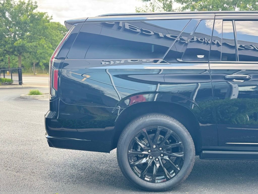 Used 2024 Cadillac Escalade ESV Sport Platinum w/ LPO, ONYX Package image 12