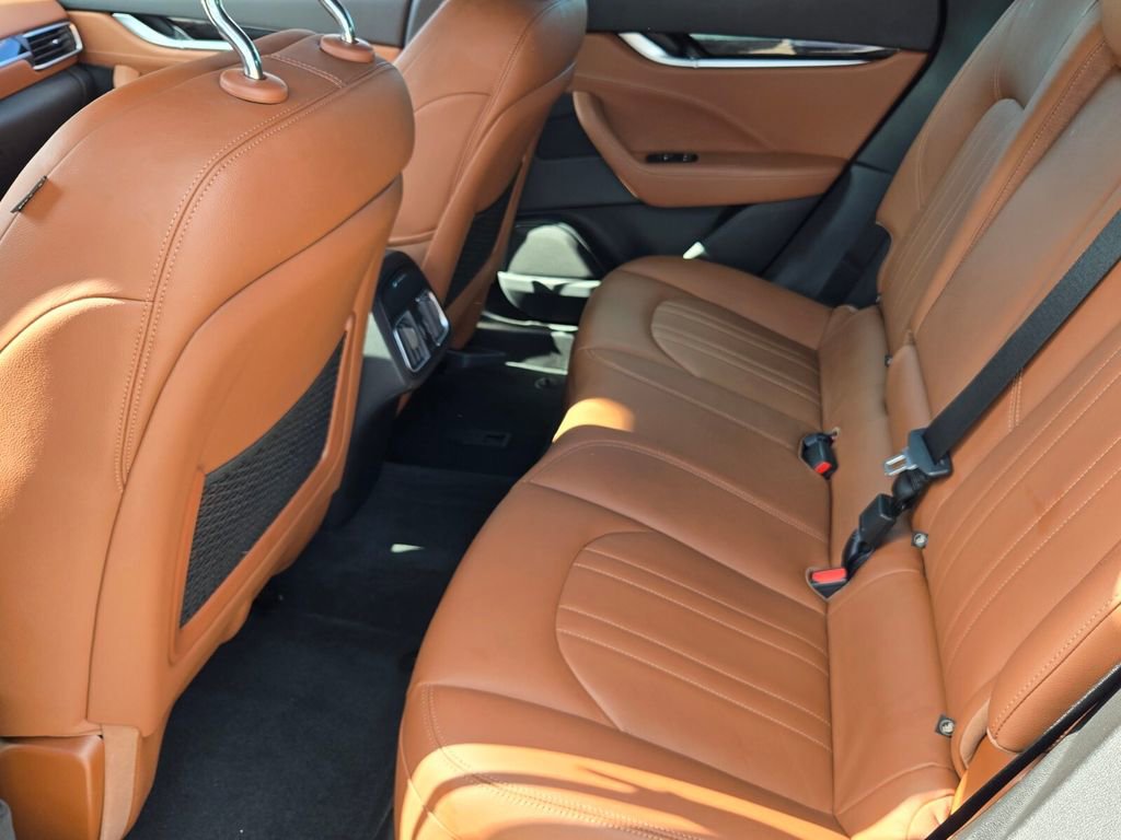 Used 2023 Maserati Levante GT image 12