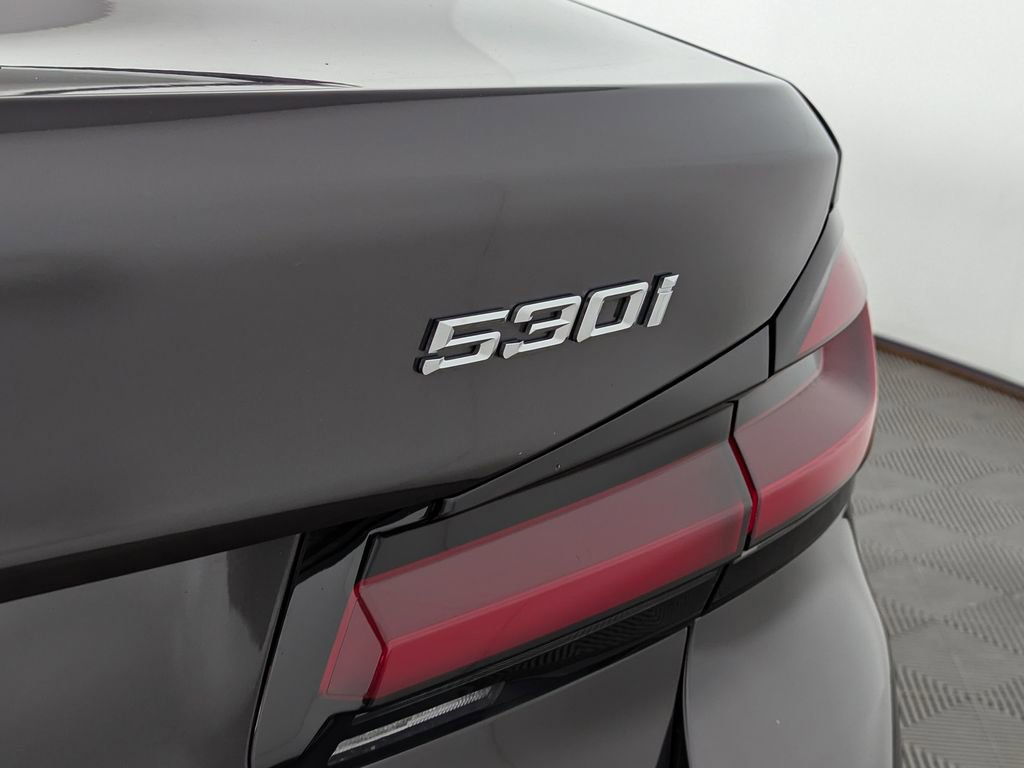 Certified 2022 BMW 530i xDrive w/ Convenience Package image 14