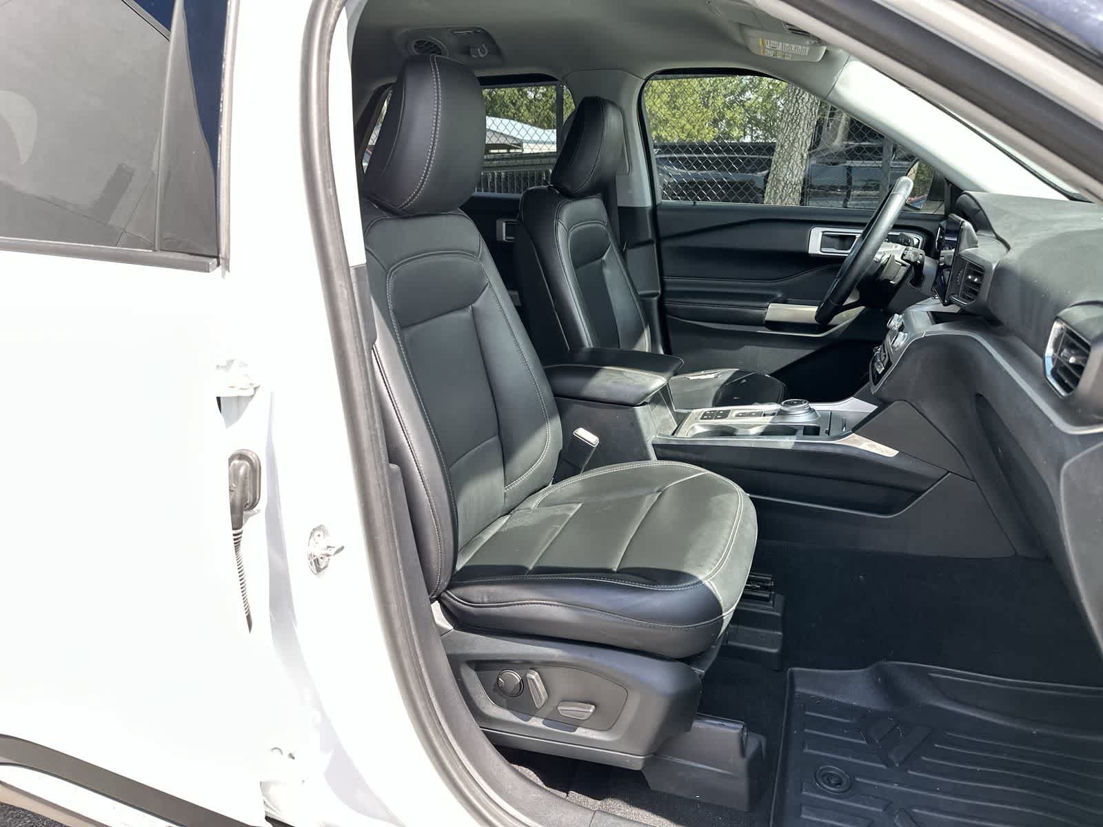 Used 2020 Ford Explorer XLT w/ Equipment Group 202A RWD image 9