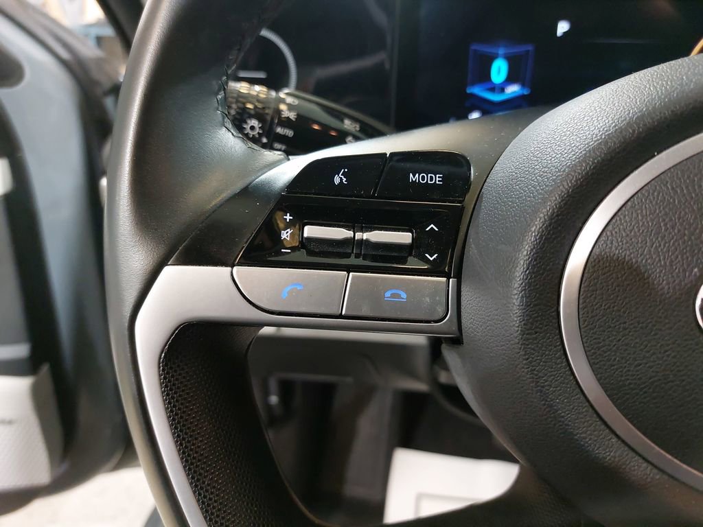 Used 2023 Hyundai Elantra Limited w/ Cargo Package image 18