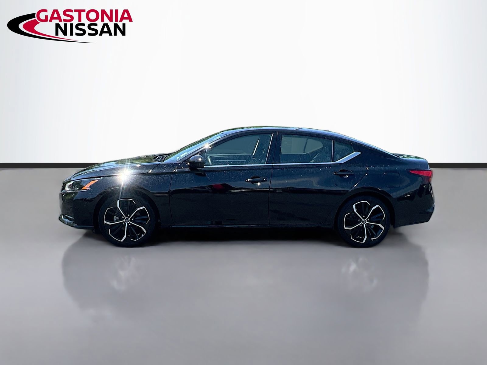 Used 2024 Nissan Altima 2.5 SR FWD image 5