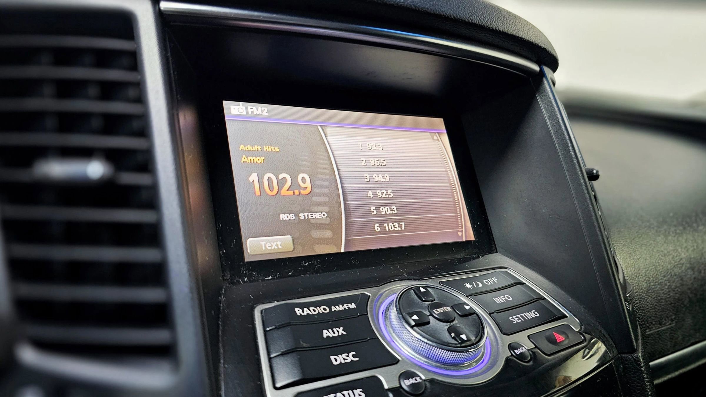 Used 2010 INFINITI FX35 AWD w/ Premium Pkg image 23