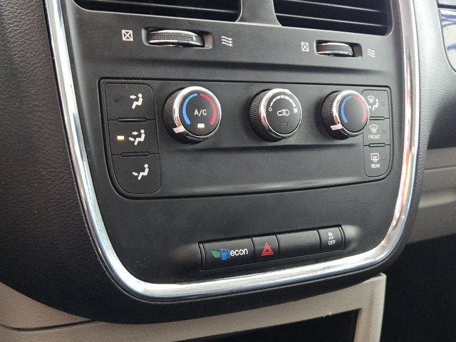 Used 2016 Dodge Grand Caravan American Value Package w/ UConnect Hands-Free Group FWD image 18