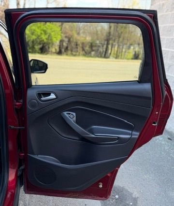 Used 2018 Ford Escape Titanium w/ Ford Safe & Smart Package image 26