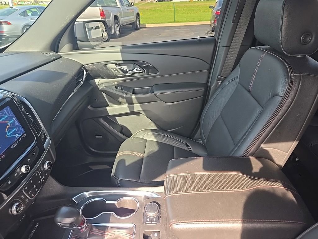 Used 2022 Chevrolet Traverse RS w/ LPO, Floor Liner Package AWD/4WD image 23