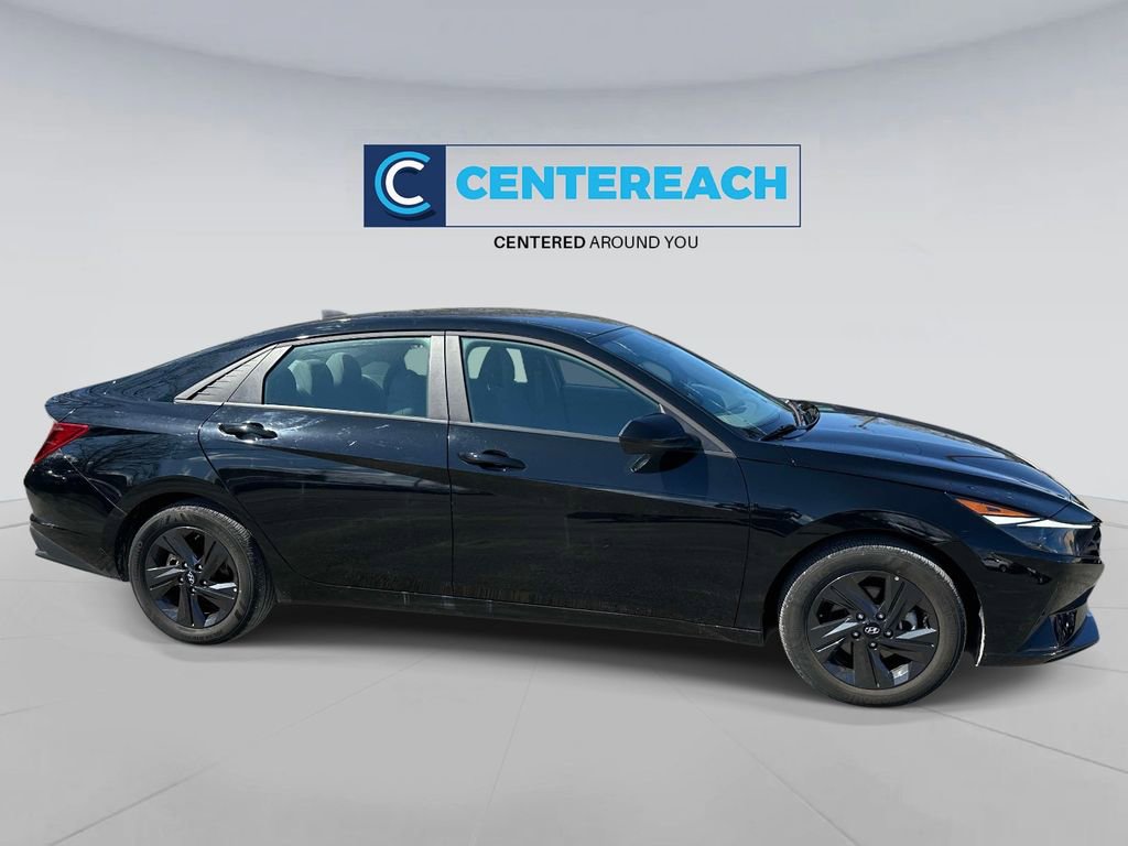 Used 2023 Hyundai Elantra SEL FWD image 3