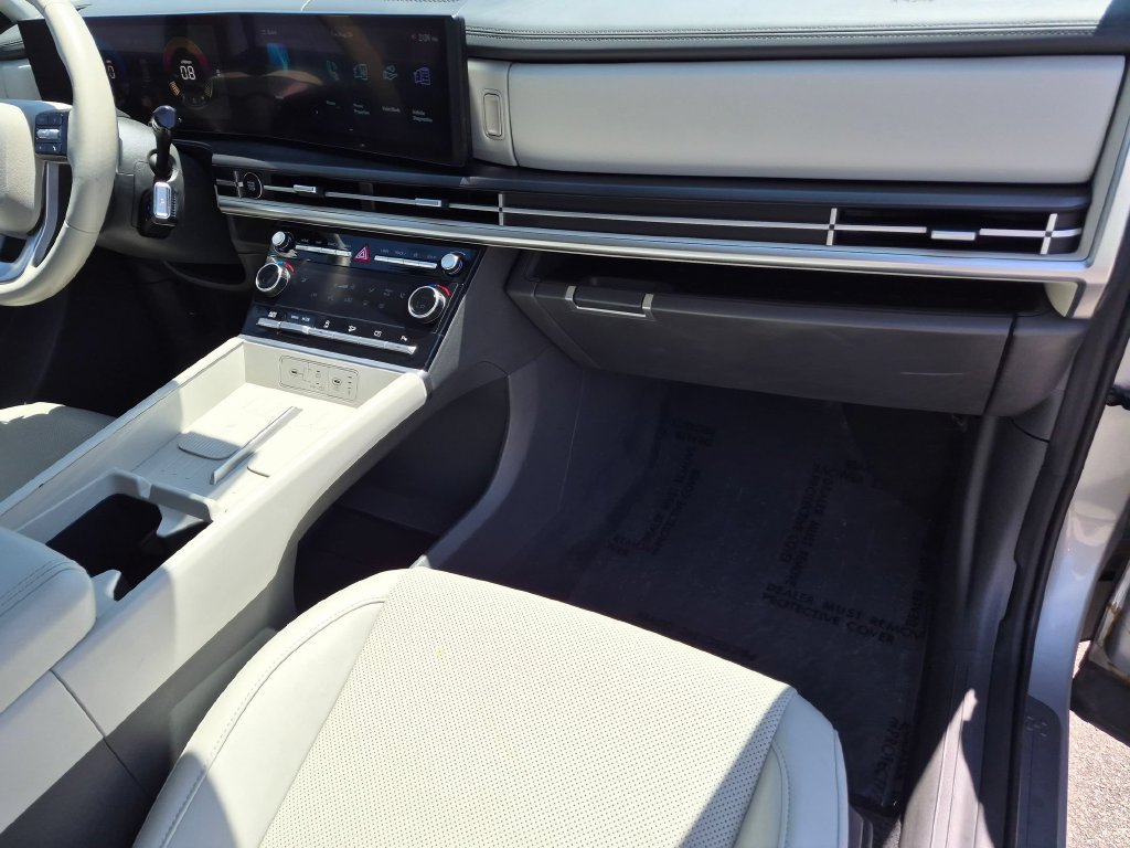 Used 2025 Hyundai Santa Fe SEL FWD image 32