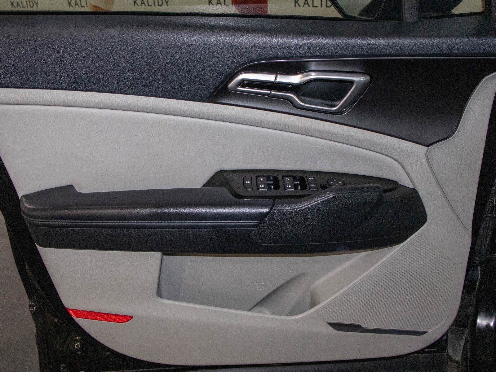 Used 2023 Kia Sportage EX FWD image 11