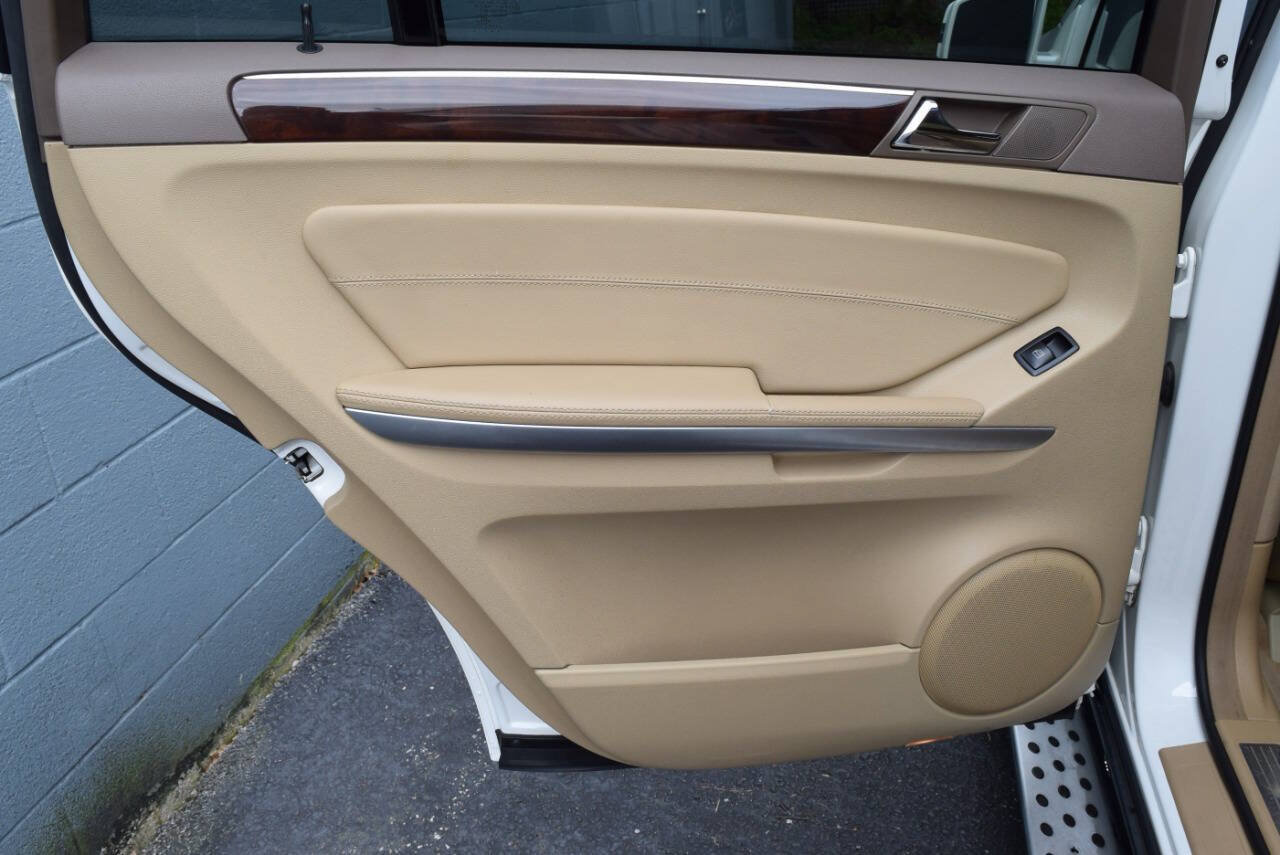 Used 2011 Mercedes-Benz GL 550 4MATIC image 46