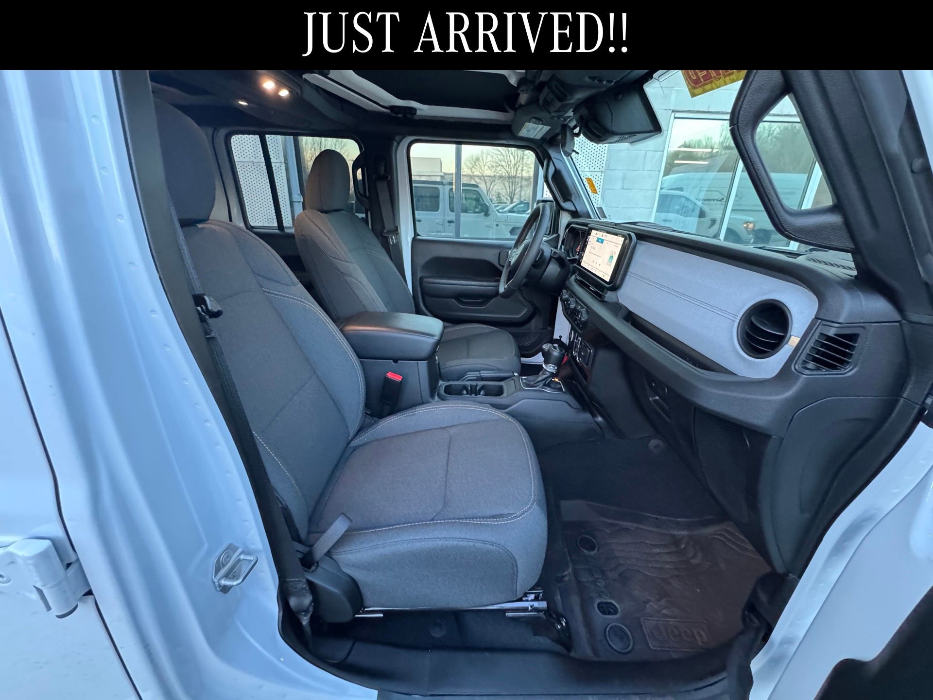 Used 2024 Jeep Wrangler Sport S image 9