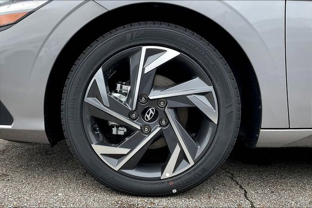 New 2025 Hyundai Elantra Sport image 12