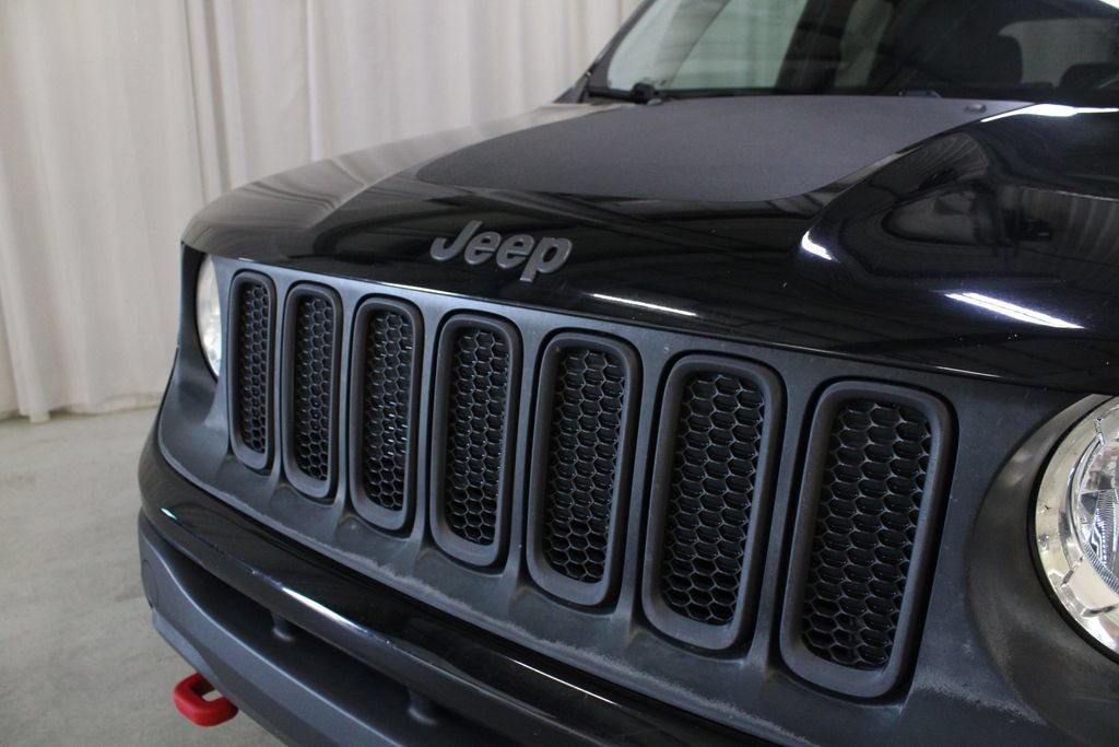 Used 2016 Jeep Renegade Trailhawk w/ Premium Trailhawk Package AWD/4WD image 31