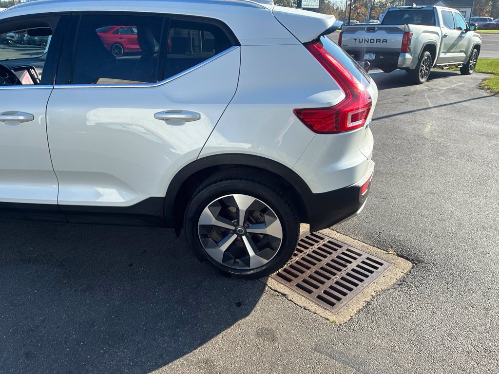 Certified 2024 Volvo XC40 B5 Core AWD/4WD image 10
