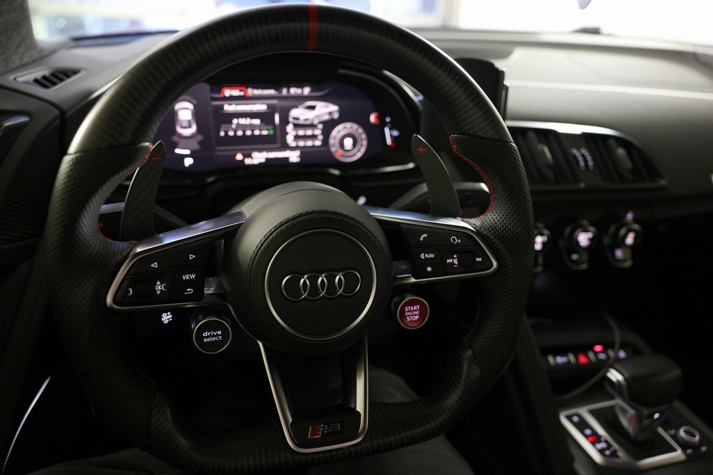 Used 2017 Audi R8 V10 w/ Carbon Exterior Package image 27