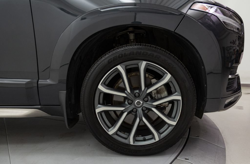 Used 2016 Volvo XC90 T6 Momentum w/ Momentum Plus Package AWD/4WD image 32