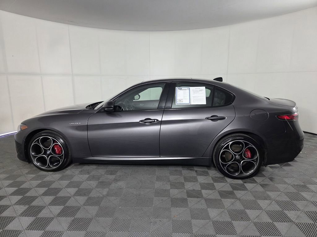 Used 2024 Alfa Romeo Giulia Veloce image 9