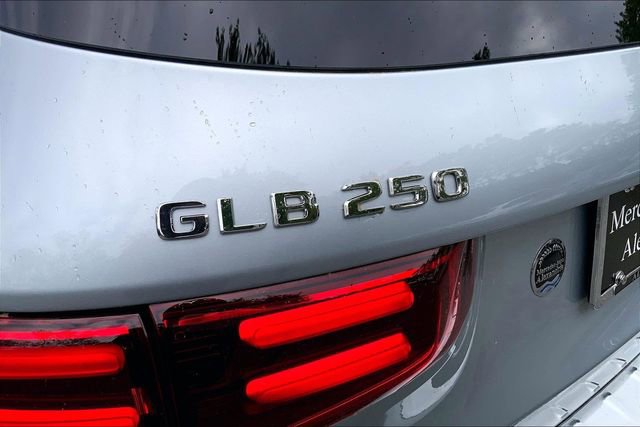 Used 2026 Mercedes-Benz GLB 250 4MATIC image 8