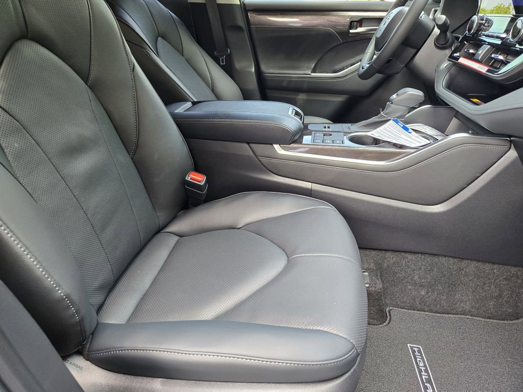 New 2026 Toyota Highlander Limited AWD/4WD image 9