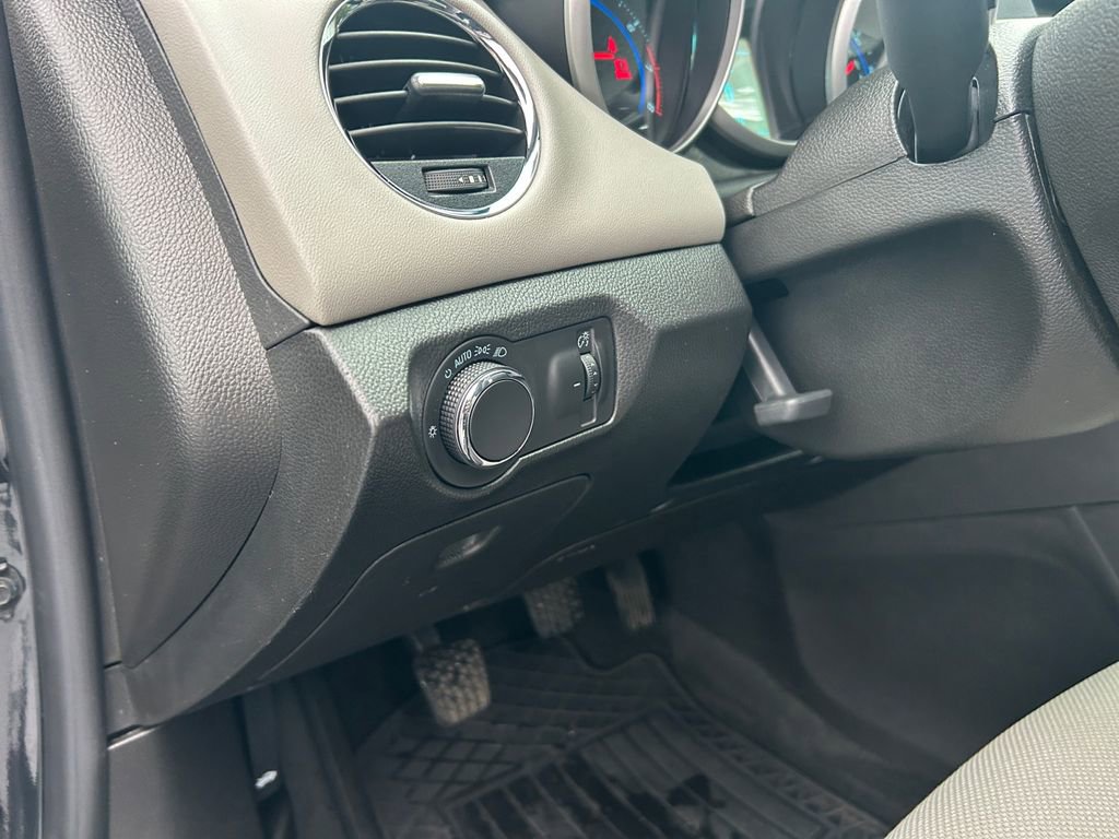 Used 2016 Chevrolet Cruze LS image 21