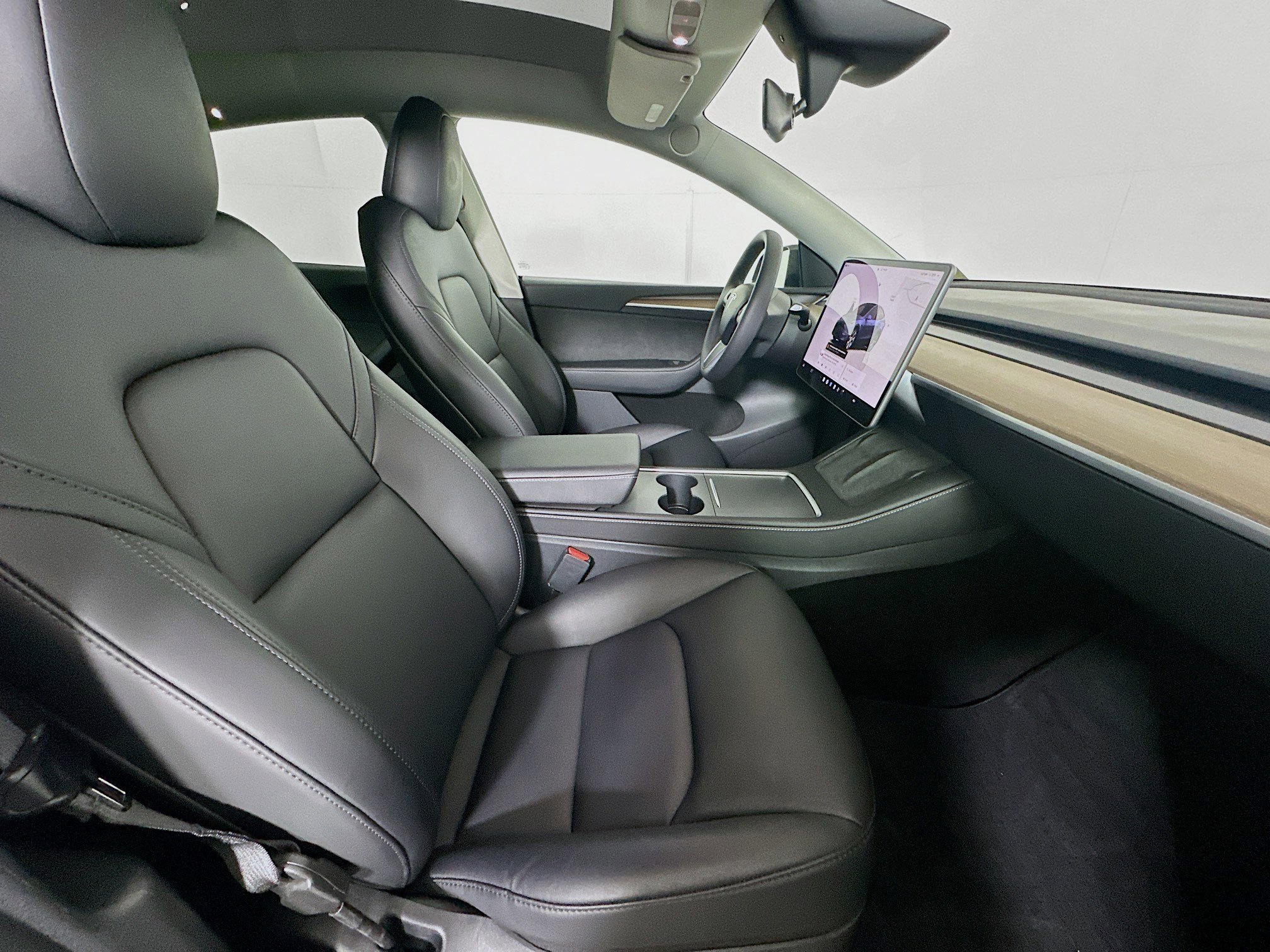 Used 2024 Tesla Model Y Long Range AWD/4WD image 32