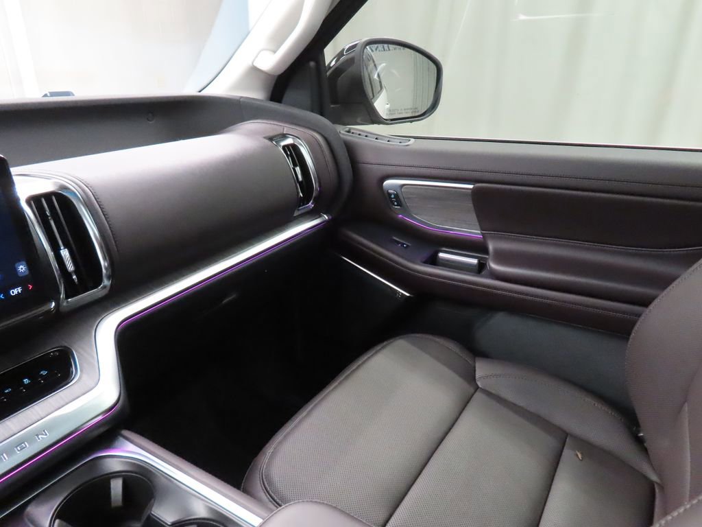 Used 2025 Ford Expedition Platinum w/ Platinum Ultimate Package AWD/4WD image 24