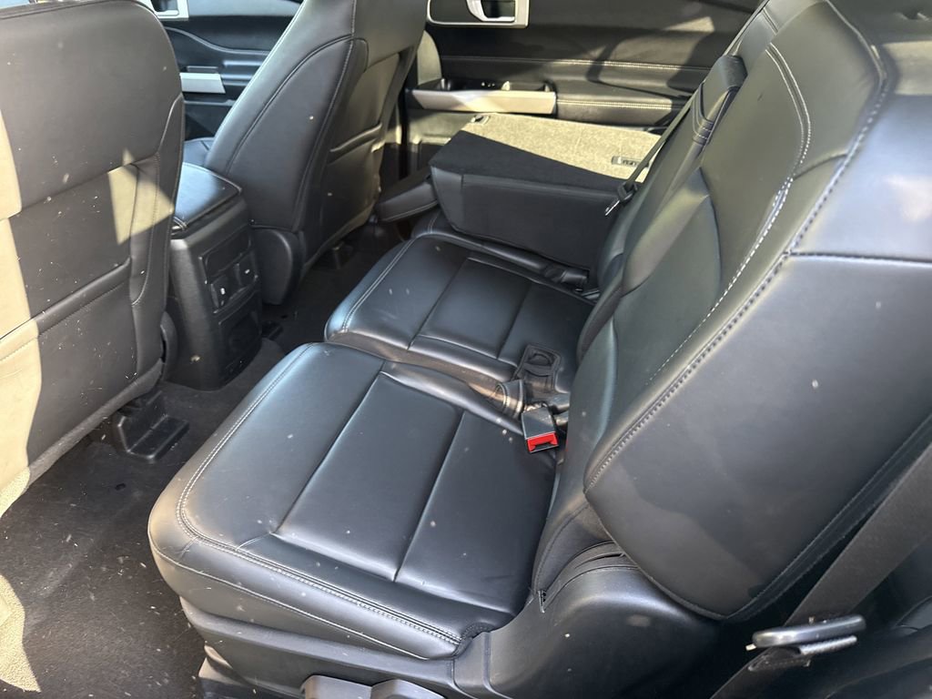 Used 2023 Ford Explorer XLT w/ Equipment Group 202A AWD/4WD image 13