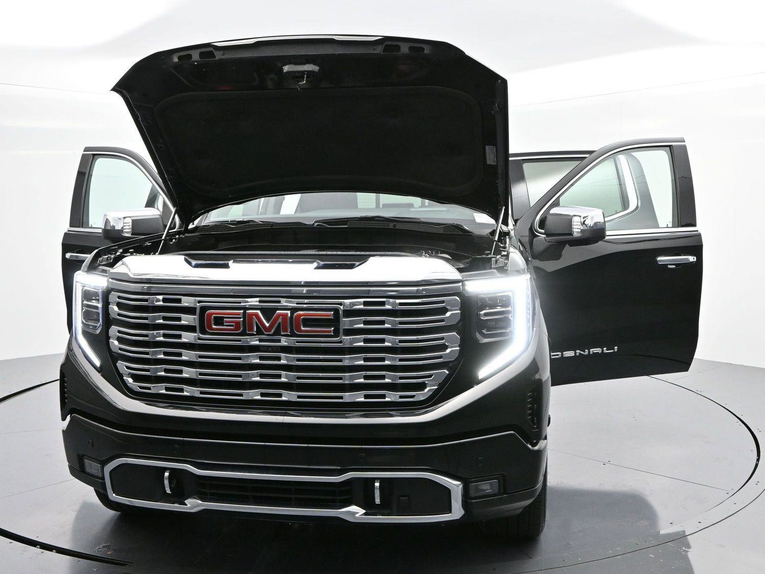 Used 2025 GMC Sierra 1500 Denali w/ Denali Reserve Package AWD/4WD image 39